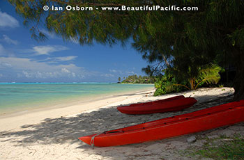 picture of kayaks on Muri Beach in the Cook Islands